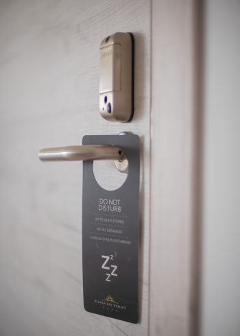 Room (2) Room (2)